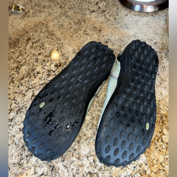 Women’s winter shoes size 6, leather upper and rubber soles.Very good condition. - Picture 2 of 6